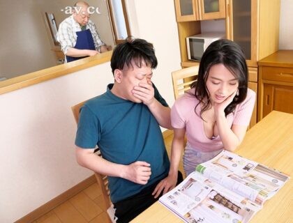 Cậu con trai lén lút cùng mẹ kế khi bố yếu sinh lý Cậu con trai lén lút cùng mẹ kế khi bố yếu sinh lý