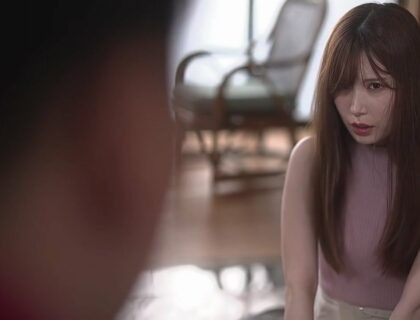 Chị gái cầu xin làm nô lệ tình dục cho chủ nợ để cứu em trai thích cờ bạc Chị gái cầu xin làm nô lệ tình dục cho chủ nợ để cứu em trai thích cờ bạc