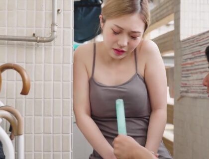 Con dâu bị bố chồng quấy rối lúc chồng vắng nhà Con dâu bị bố chồng quấy rối lúc chồng vắng nhà