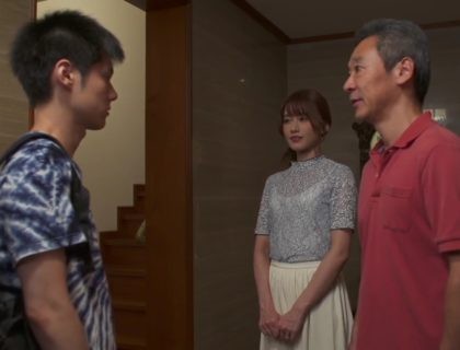 Con trai mới lớn và người mẹ kế xinh đẹp Con trai mới lớn và người mẹ kế xinh đẹp